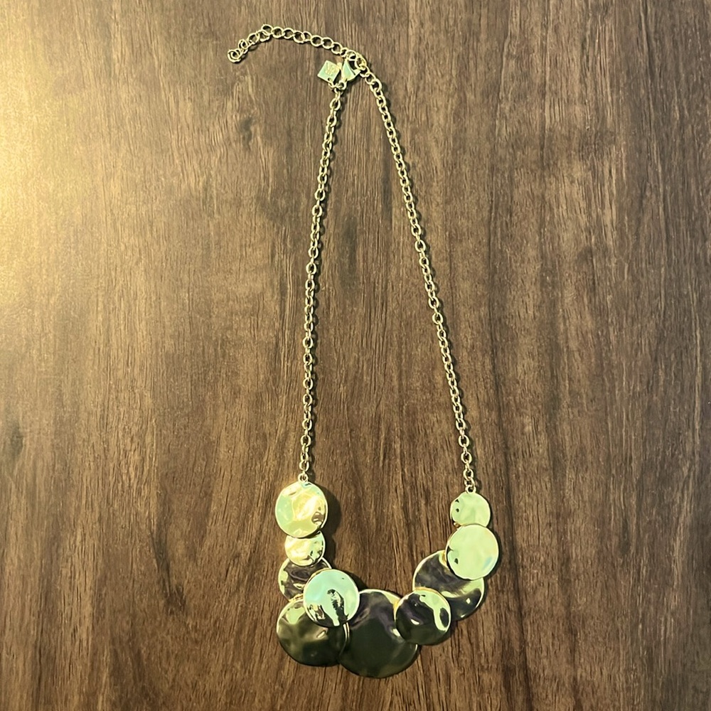 BANANA REPUBLIC Women’s Gold Overlapping Circle Statement Necklace